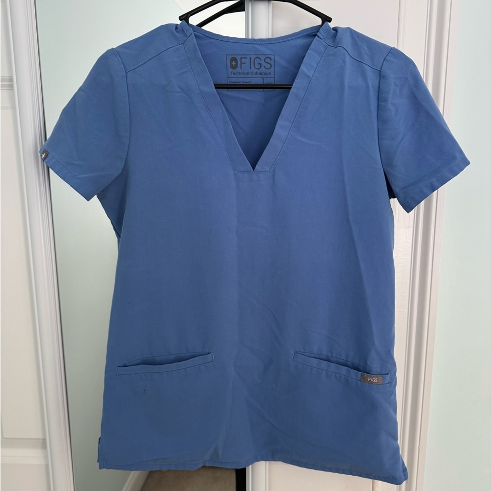 Figs Casma 3 Pocket Scrub Top